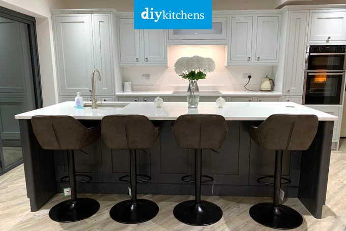 An Innova Helmsley Dove Grey & Norton Carbon #kitchen | DIY Kitchens