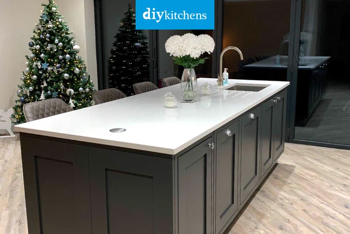 An Innova Helmsley Dove Grey & Norton Carbon #kitchen | DIY Kitchens
