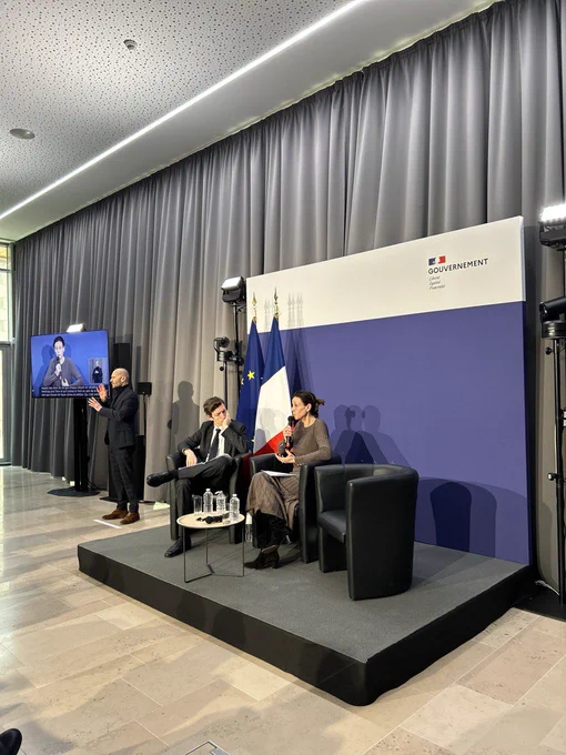 Photographie de la ministre aux côtés d’Edouard Geffray lors du comité de suivi pour l’école inclusive.