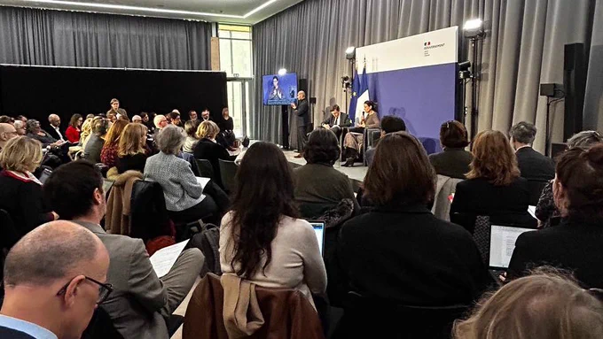 Photographie de la ministre aux côtés d’Edouard Geffray lors du comité de suivi pour l’école inclusive.