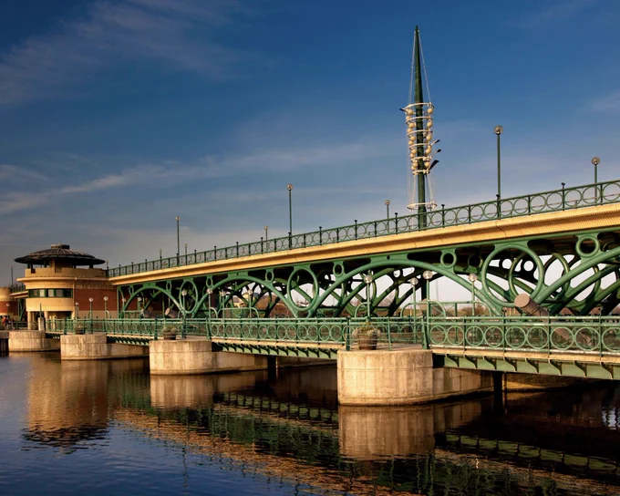Tees Barrage, Stockton-on-Tees - Napper Architects and Arup (1995)

Image © Mike Kipling Photography