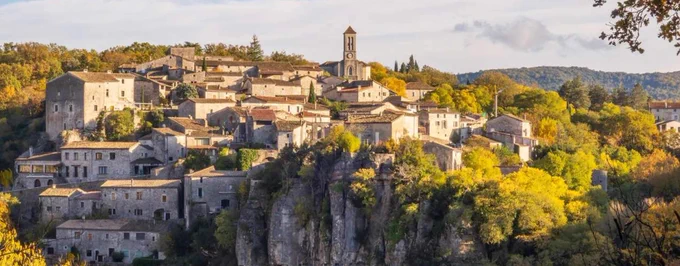 © Willy Mobilo - iStock

Vous trouvez ça beau ? Et ben vous n'irez pas parce que le train n'y passe pas.