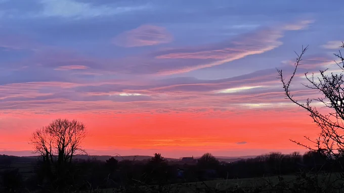 Here’s a video (with extra photos too..) of that “spectacular sunset” over Barryroe Parish church (with Dunworley beach in background too..) in West Cork , Ireland on 27/11/2025 around 5pm!!