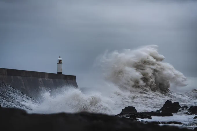 https://unsplash.com/photos/seawaves-eBjvWTTF0bE