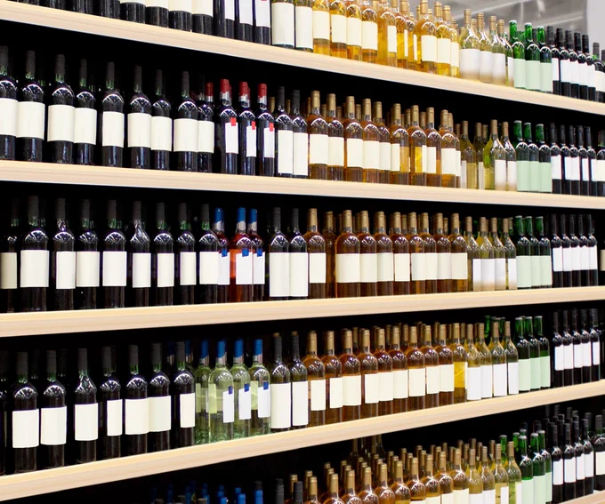 🍷🛒✨

https://depositphotos.com/?ref=30260142

#wineshelf #wineaisle #supermarket #retaildisplay #bottledwine #storeinterior #modernretail #productarrangement #groceryshopping