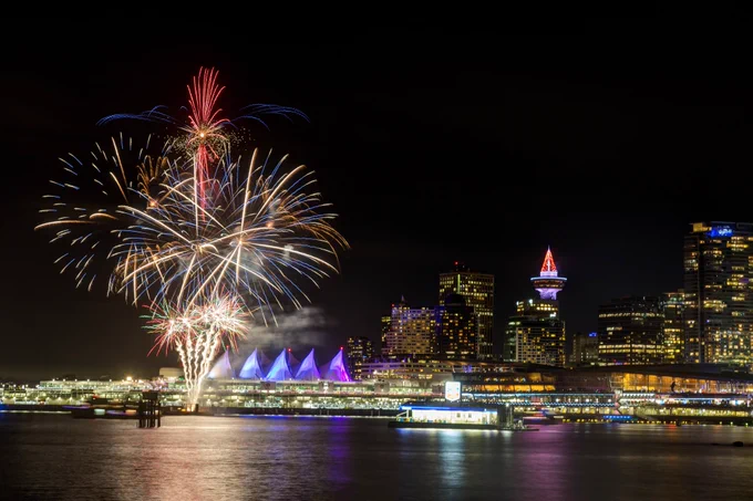  New Year’s Eve fireworks on the water in Vancouver, British Columbia. 