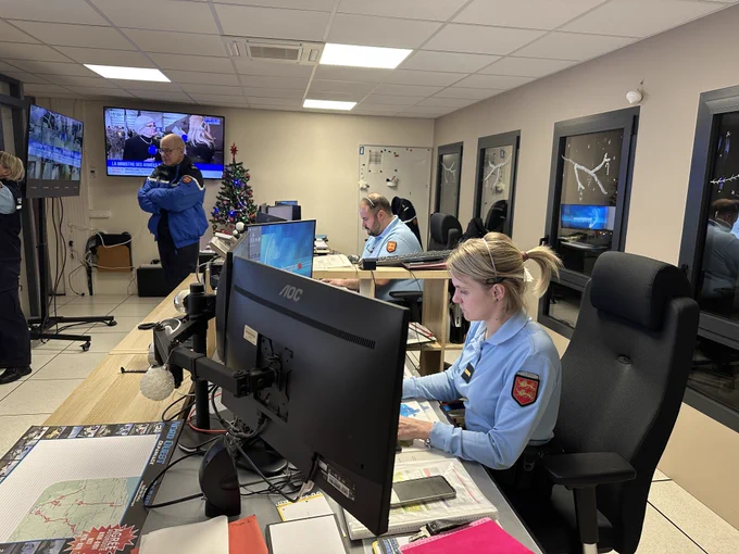 Jour et nuit les opérateurs de la gendarmerie répondent aux appels du 17