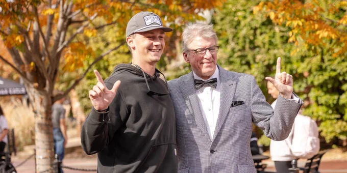 President Jim Hess takin photo with OSU student.