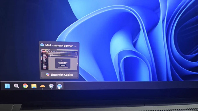 Share with Copilot on the taskbar in Windows 11