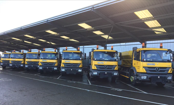 gritting trucks triciau halen