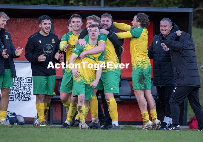 Brad Crooks celebrates his goal 