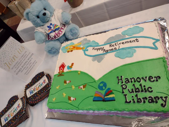 Blueberry bear and cake 