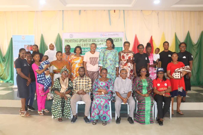 Group Photograph of ARRDEC Team, Partners and beneficiaries 