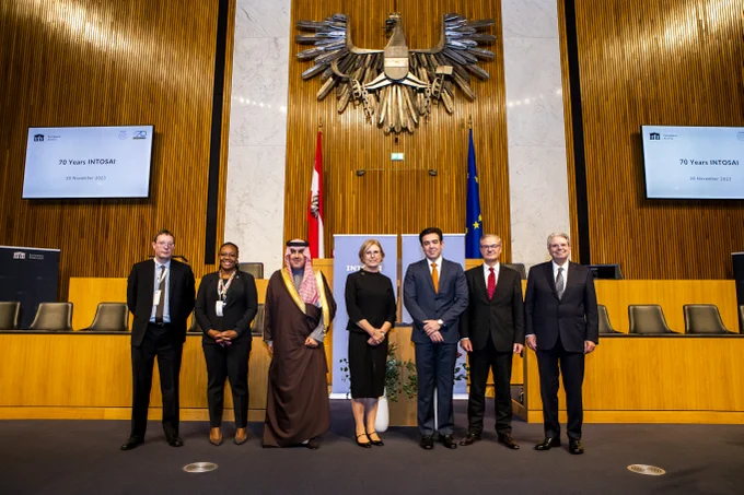 Margit Kraker, President of the Austrian Court of Audit and INTOSAI Secretary General (center) with the speakers of the event (from left to right): David Le Blanc, chief of the Division for Public Institutions and Digital Government, United Nations; Tsakani Maluleke, Auditor General of South Africa, Hussam Alangari, President of the GCA Saudi Arabia and Chair of the INTOSAI Policy, Finance and Administration Committee; Margit Kraker; Bruno Dantas, President of the TCU Brazil and Chair of the INTOSAI Governing Board; Kay Scheller, President of the Bundesrechnungshof Germany; Gene Dodaro, Comptroller General of the United States and Vice-Chair of the INTOSAI Policy, Finance and Administration Committee.