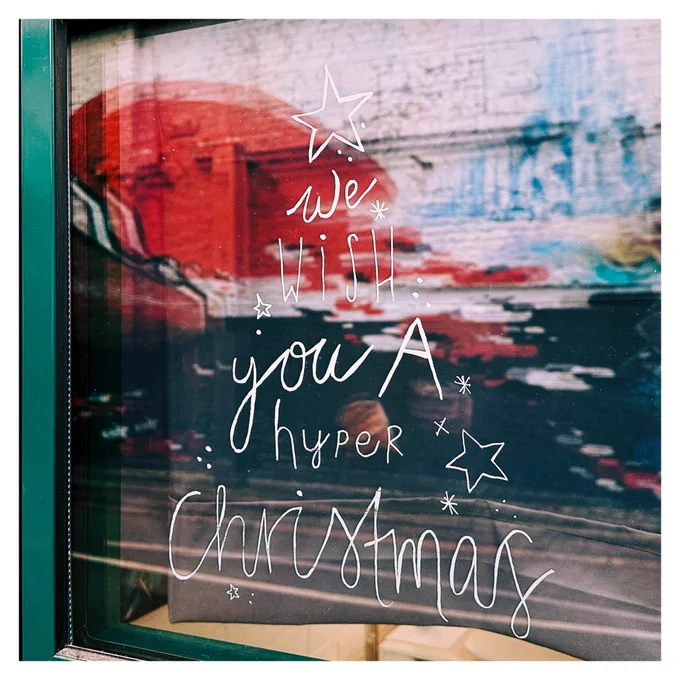 Foto von unserem zum Weihnachtswunderland umfunktionierten Büro.