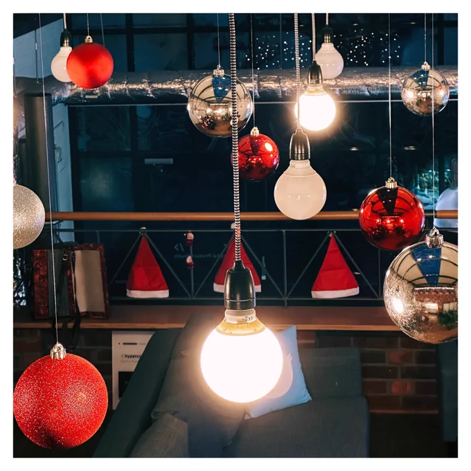 Foto von unserem zum Weihnachtswunderland umfunktionierten Büro.