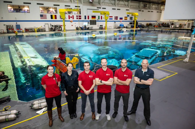 ESA astronaut candidates Rosemary Coogan, Sophie Adenot, Raphaël Liégeois, Marco Sieber, Pablo Álvarez Fernández and ESA astronaut and lead of astronaut operations at the European Astronaut Centre Alexander Gerst visiting the 12-meter-deep Neutral Buoyancy Laboratory at NASA's Johnson Space Centre. Credits: ESA/NASA