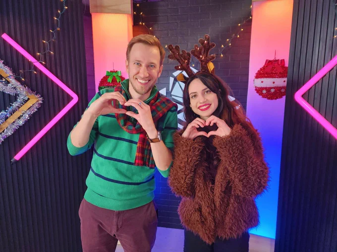 Nathan Ondracek & Sam Cavalcanti making heart hands on set and wishing you happy holidays!