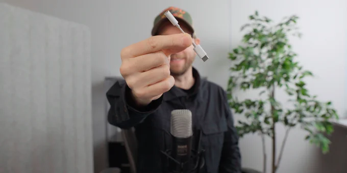 Screenshot aus Video zeigt USB-C auf 3,5-mm-Kopfhöreranschluss Adapter.