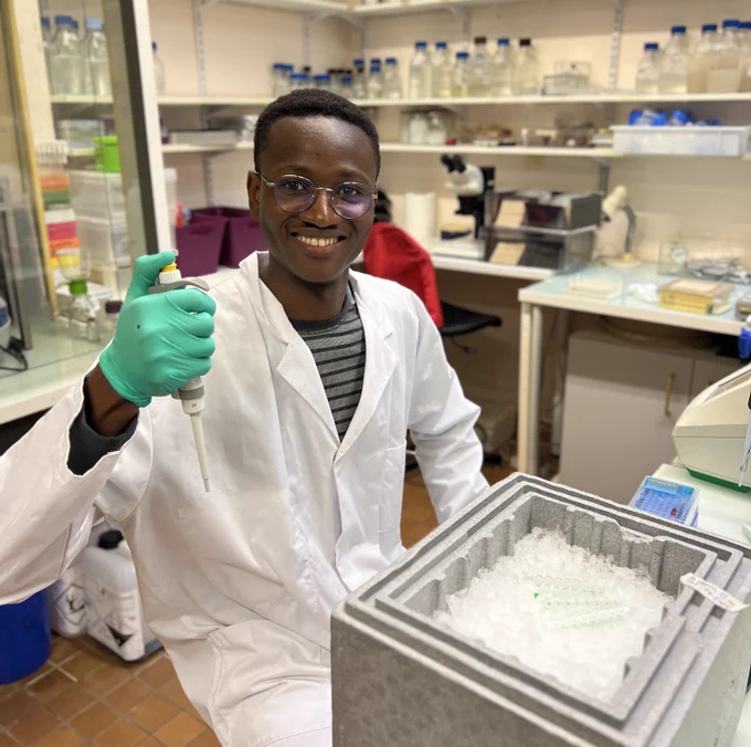 A picture of PhD student Ibrahim Keita doing an experiment at his bench.