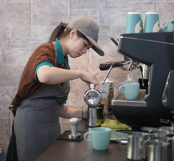 Just in time for the holiday season, #Shell Malaysia has introduced the Shell Cafe at its stations around the country this month. Motorists will now be able to enjoy a wider variety of food and drinks on their balik kampung or holiday journeys.