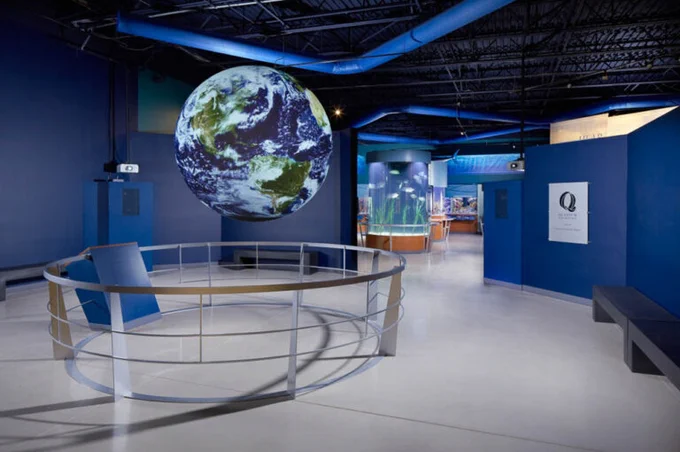 Globe and Cox Science Center and Aquarium