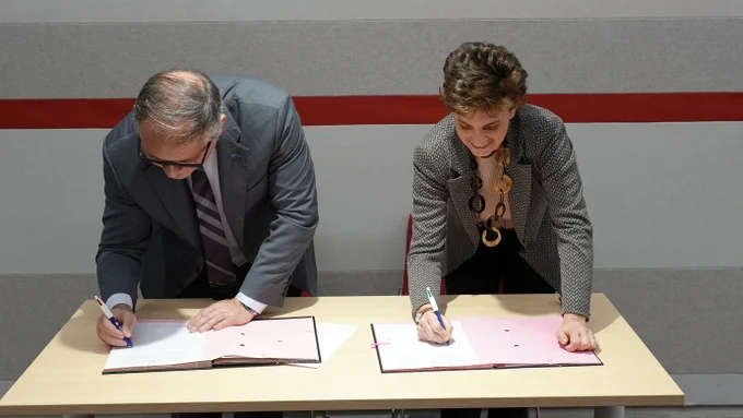 signature de la déclaration conjointe par Benoit Coeure et Marie-Laure Denis