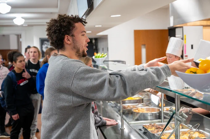 Transylvania students getting food