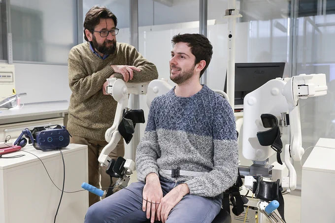 🦾 Cognitive strategies for augmenting the #human body: a EPFL study coordinated by Silvestro Micera shows how breathe can be used to control a wearable #robotic arm.
🗣 “The main motivation of this third arm control is to understand the nervous system. We can transfer this knowledge to develop assistive devices for #people with disabilities, or rehabilitation protocols after stroke.”
Photo credit: Alain Herzog / EPFL