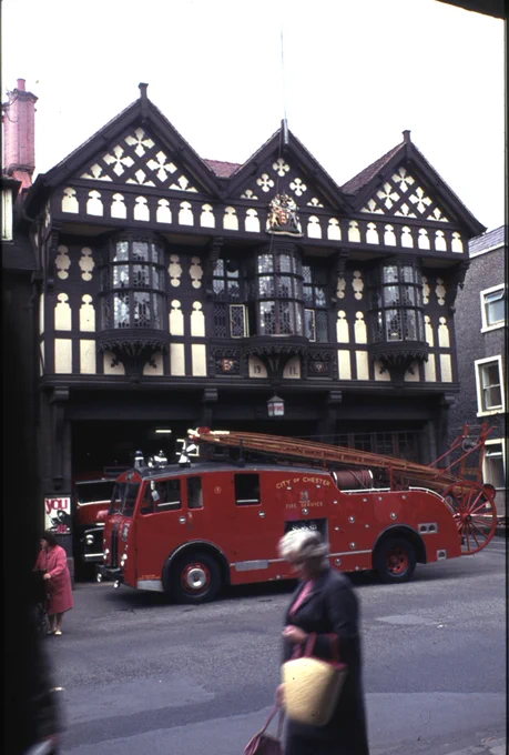 The History Hub Photograph of the Week is this lovely shot of a fire engine outside the Fire Station in the Mid - 1960s.  At that time the Fire Station was on Northgate Street #Chester.  It has now moved and the building houses Chez Joules. The glorious bright red engine and the lovely black and white building which has got to be one of the smartest  looking Fire Stations.
