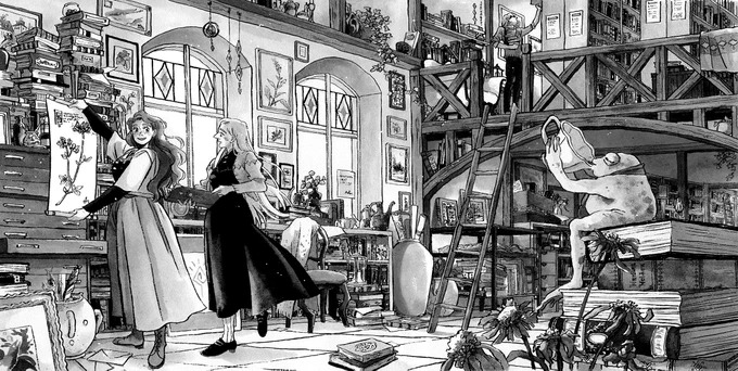 Eine Tuscheillustration vom Innenraum einer fantastischen Bibliothek. Im Vordergrund trinkt ein Frosch Tee, im Mittelgrund betrachten zwei Frauen eine Zeichnung. Auf der Empore sortiert ein Mann Bücher in regale ein. 