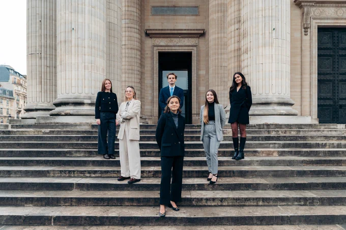 Premier rang : Aliette Jannin (responsable du pôle)

Deuxième rang (de gauche à droite) : Axelle Laribi, Laëtitia LEPERT

Troisième rang (de gauche à droite) : Manon Dieuaide, Antoine Grémont, Amélie Convert