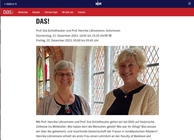 Screenshot of the programme announcement by the NDR featuring Henrike Lähnemann and Eva Schlotheuber, grinning into the camera in the Gothic cloisters of the Abbey of Lüne, pic taken at the book launch of 'Unerhörte Frauen. Die Netzwerke der Nonnen' (Ullstein 2023) in July 2023