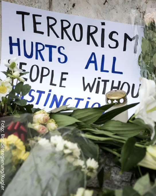 Gedenken und Trauer wegen Terroranschlag.