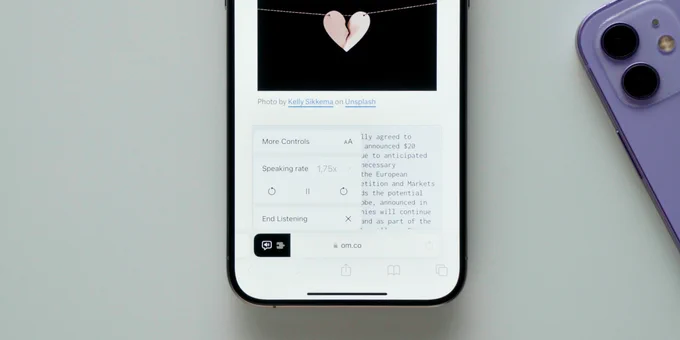 Screenshot aus Video zeigt iPhone mit Safari-Vorlese-Mode.