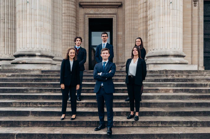 Premier rang : Antoine GONNET (responsable du pôle)

Deuxième rang (de gauche à droite) : Clémence Le Guigot, Valentine Mathey

Troisième rang (de gauche à droite) : Grégoire Bonin, Nicolas Duteil, Agathe Quernez