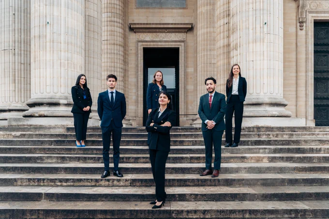 Premier rang : Danièla Sohily-Liravi (responsable du pôle)

Deuxième rang (de gauche à droite) : Alexandre MOUSSAY, Youssef TAHRI

Troisième rang (de gauche à droite) : Imane Rkik, Juliette Lafitedupont, Lucie Canu