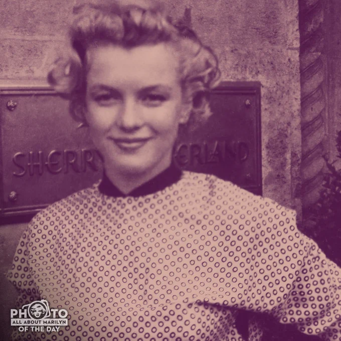 Marilyn Monroe in front of the Sherry Netherland Hotel in NYC