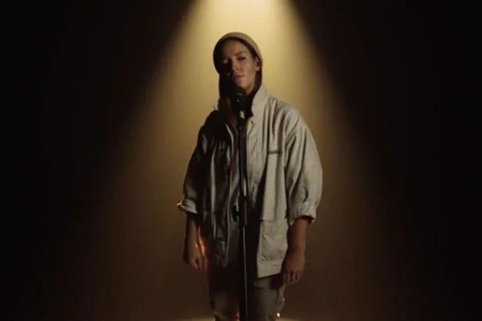 A photo showing a performer bathed in light