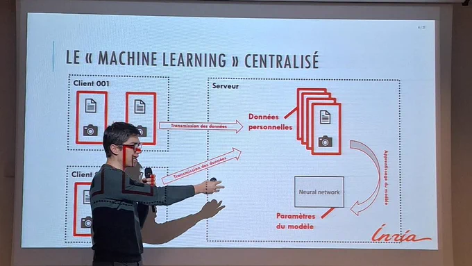 Kevin Scaman expliquant ce qu'est le "Machine learning" centralisé et ses risques.