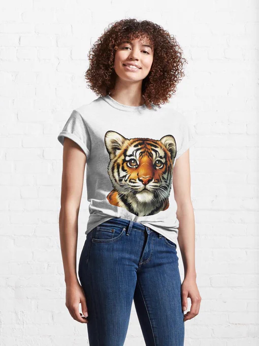 https://www.redbubble.com/es/i/camiseta/Mirada-Majestuosa-de-Tigre-de-Loveanddraw/156480433.WFLAH?asc=u