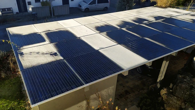 PV - Carport mit Indach-Anlage.
Linker Bereich ist teilweise weniger hinterlüftet.