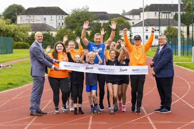 Olympic Athlete Chris Hoy raises his hands with the Springburn Harriers