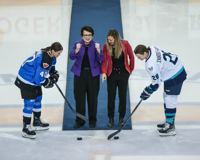 Billie Jean King celebrates dropping the ceremonial puck with Jayna Hefford at the inaugural PWHL game. 
