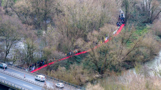 Leinemasch Bleibt mit roter Linie