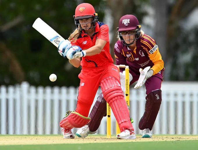 Emma de Broughe pulls to the leg side