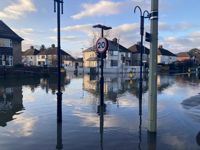 Crossroads between Weirs Lane and Abingdon Road looking from Tescos outwards, with the crossroads covered in floodwater.