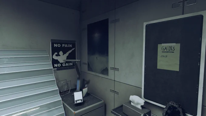 A photo from Starfield. A poster on one wall shows a silhouette of a man flexing with the text "NO PAIN NO GAIN." A list is written on a piece of paper hanging on another wall; the header says "Gains" and the only item is "pain."