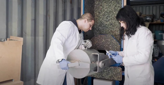 El Laboratorio de Procesamiento de Minerales es una infraestructura de referencia de la Universitat Politècnica de Catalunya – BarcelonaTech (UPC) en el campo de la explotación y el procesamiento de minerales. Forma parte de las infraestructuras que gestiona el grupo de investigación Smart Sustainable Resources (@SSR_UPC). Más información: blog.cit.upc.edu.
📹 Descubre el Laboratorio de Procesamiento de Minerales de la UPC en YouTube: https://youtu.be/1SiNRiFXg0E