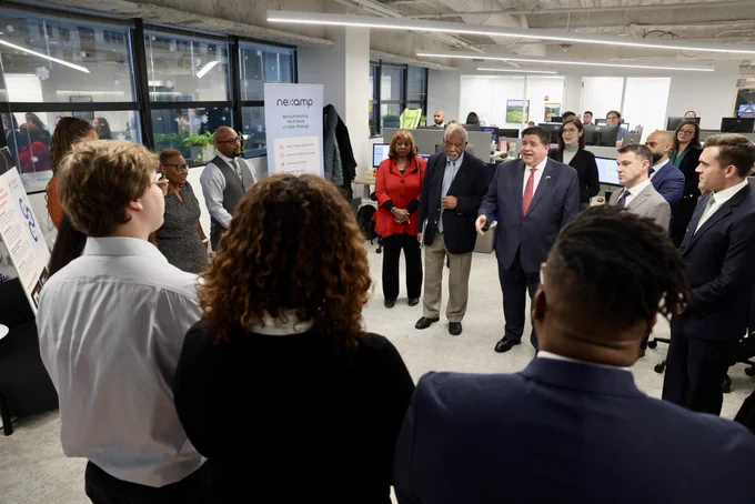 Governor Pritzker meets staff and community partners at Nexamp’s second national headquarters in Chicago.